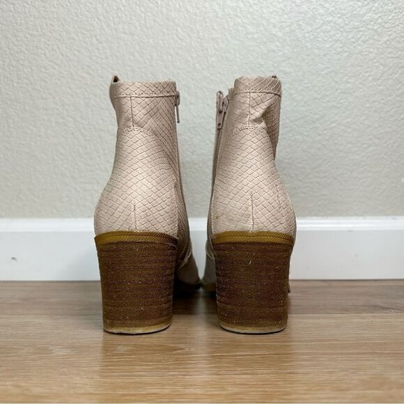 Dirty Laundry Light Pink Western Reptile Embossed Ankle Boots - Picture 10 of 12